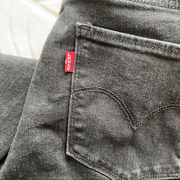 Black Levi’s Jeans - Picture 2 of 2